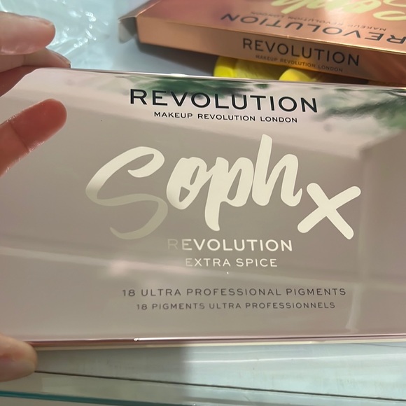 Brand new Makeup Revolution Soph X Extra Spice - Picture 3 of 3